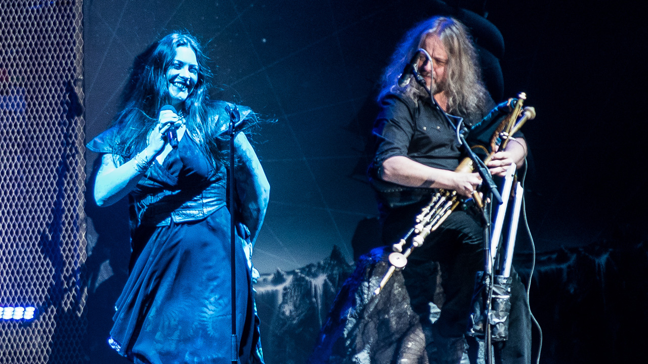 Floor Jansen Hannes Van Dahl She is currently the lead vocalist of finnish symphonic metal Floor Jansen Hannes Van Dahl She is currently the lead vocalist of finnish symphonic metal